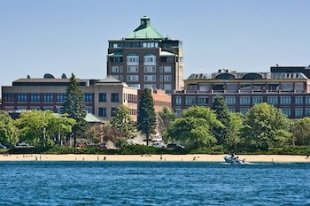 Exterior view of Park Place Hotel in Traverse City