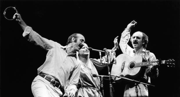 Paul Stookey, left, Mary Travers and Peter Yarrow, who make up the folk group Peter, Paul and Mary, perform in Chicago, July 31, 1983.