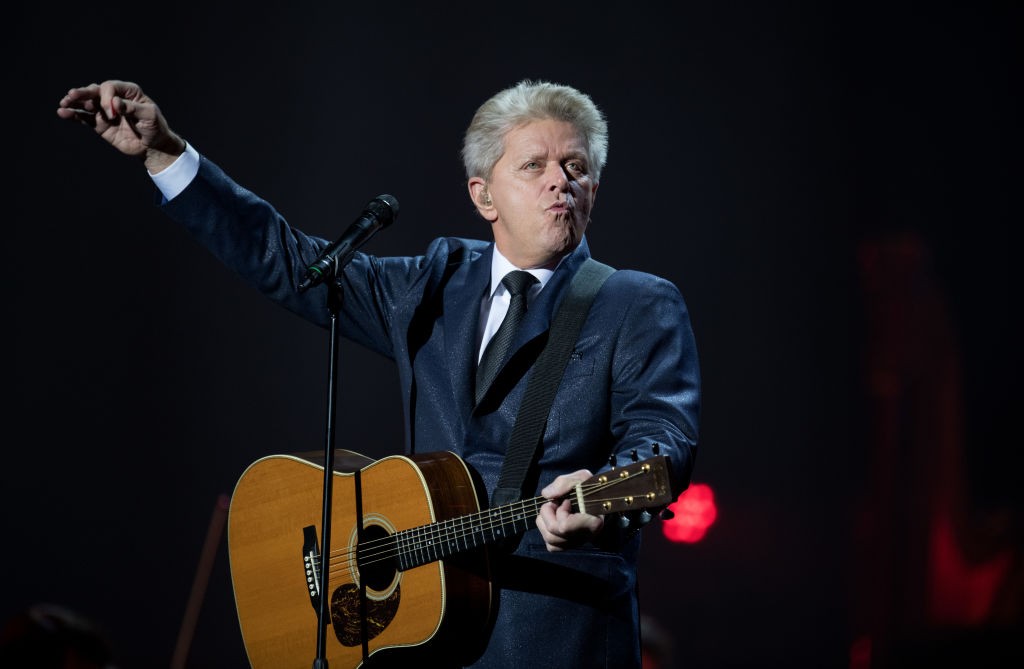 Peter Cetera performing with Chicago