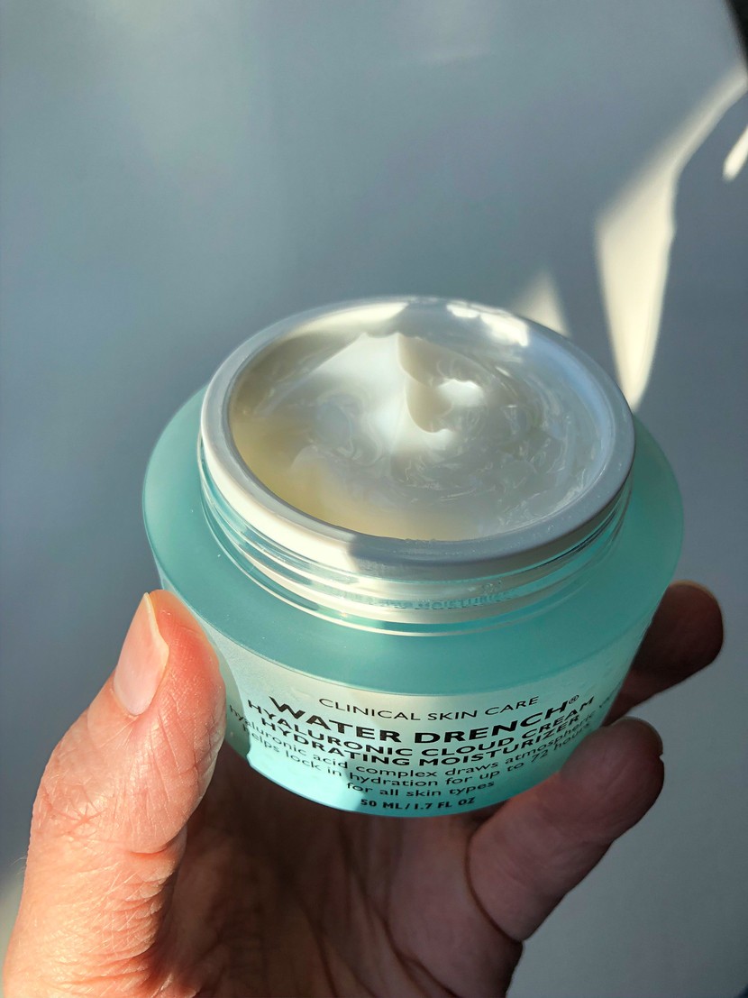 Peter Thomas Roth Water Drench Hyaluronic Cloud Cream: Consistency and texture up close